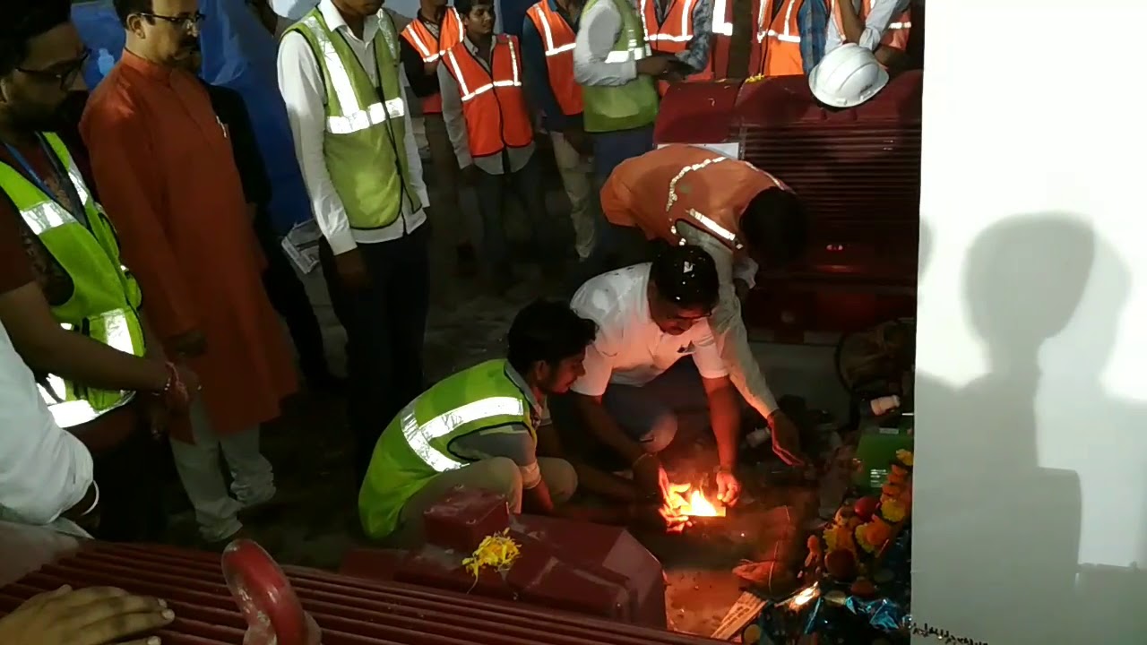 Vishwakarma puja in DAICEC pump room Mumbai - YouTube