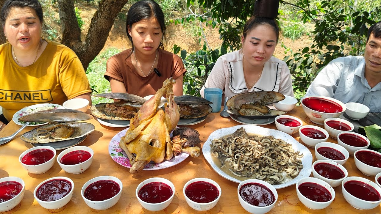 Làm Mâm Tiết Canh, Trai Nướng,  Gà Xé Nguyên Con, Dạ Sách Xào Ăn Mừng Kênh Đạt 100k Sud