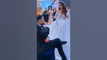 شوفوا كيف عم ترقص العروس مع العريس 