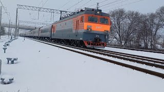 ЭП1-351 с пассажирским поездом Тында-Кисловодск прибывает на ст.Минеральные-Воды и прив.бригада.