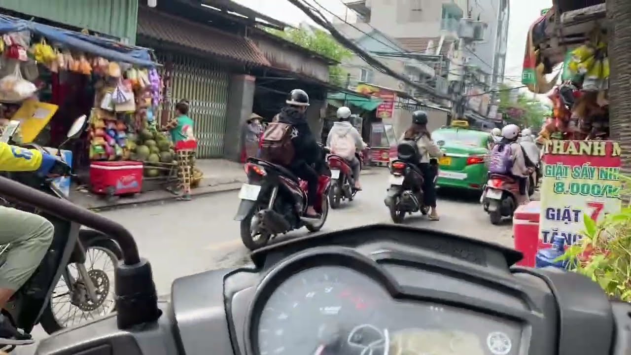 Everyday moments in Vietnam are something many people dream of having because they are so ideal. 