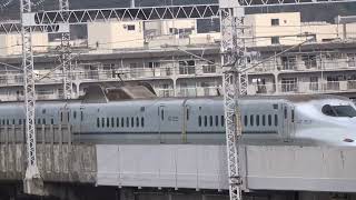 [姫路]駅を出るJR西日本N700系新幹線 2024.4.6.