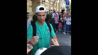 Cristiano Ronaldo Refuse to Autograph On Money #shorts