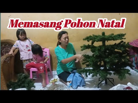 Video: Cara menghias pohon Natal untuk Tahun Baru Banteng Putih 2021