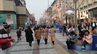2023年2月26日北京天安門旁王井大街人潮
