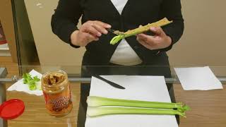 Bocadillo de apio y mantequilla de mani o en ingles (peanut butter)