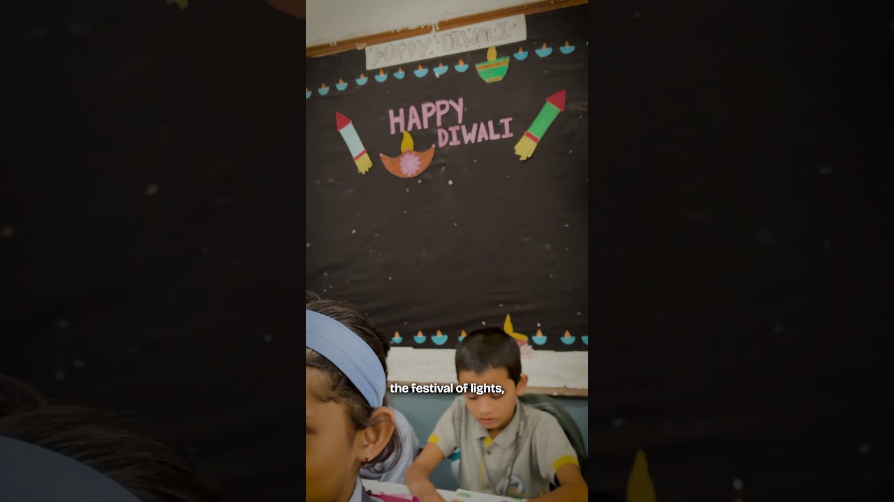 Распространяя свет знаний | Счастливого Дивали для каждого студента 💛