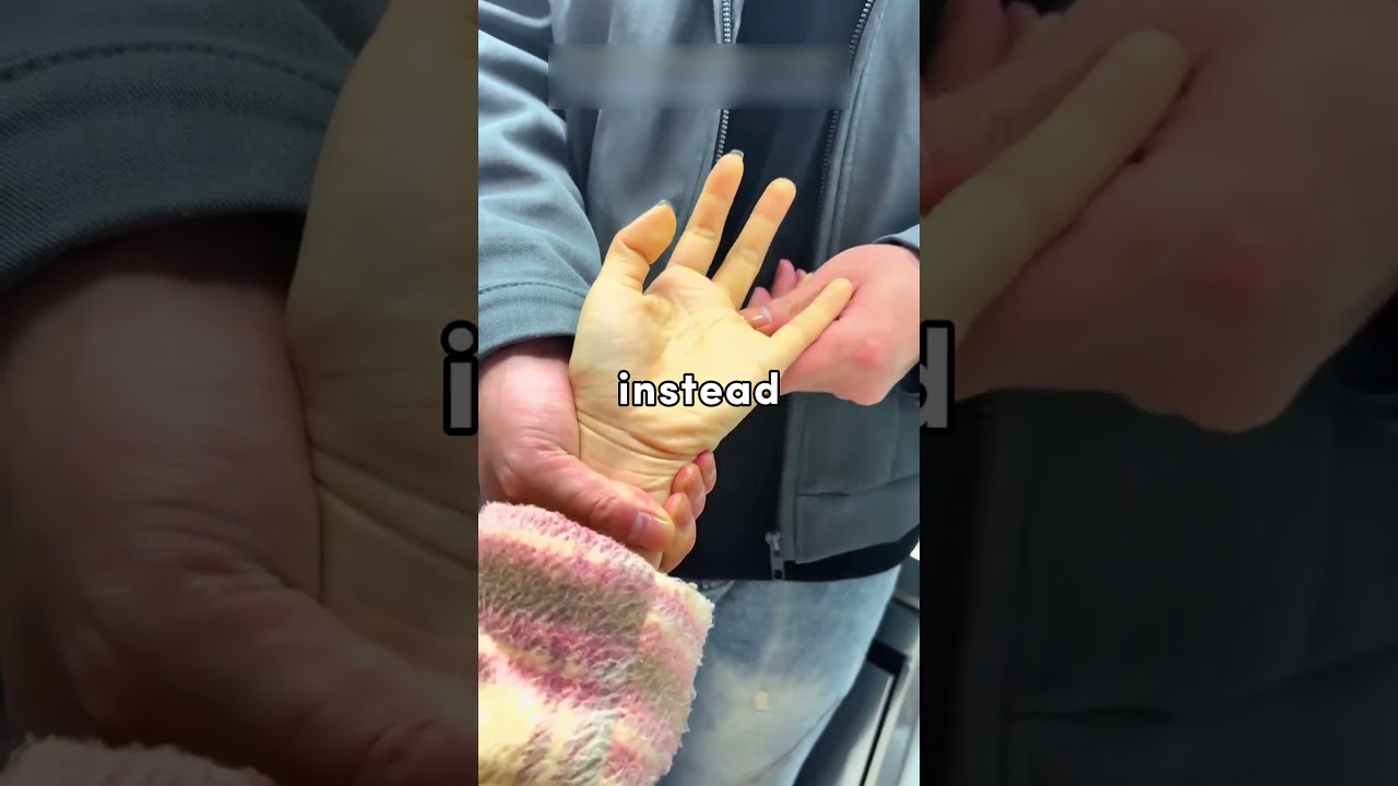 Желтоватая рука!😨