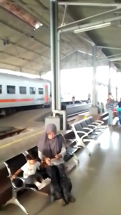 Proses Pemberangkatan Kereta Api Semboyan 40,41,35 Dari PPKA, Kondektur Dan Masinis