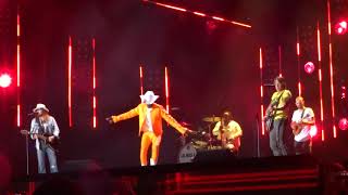 Billy Ray Cyrus, Lil Nas X and Keith Urban sing "Old Town Road" live at CMA Fest chords
