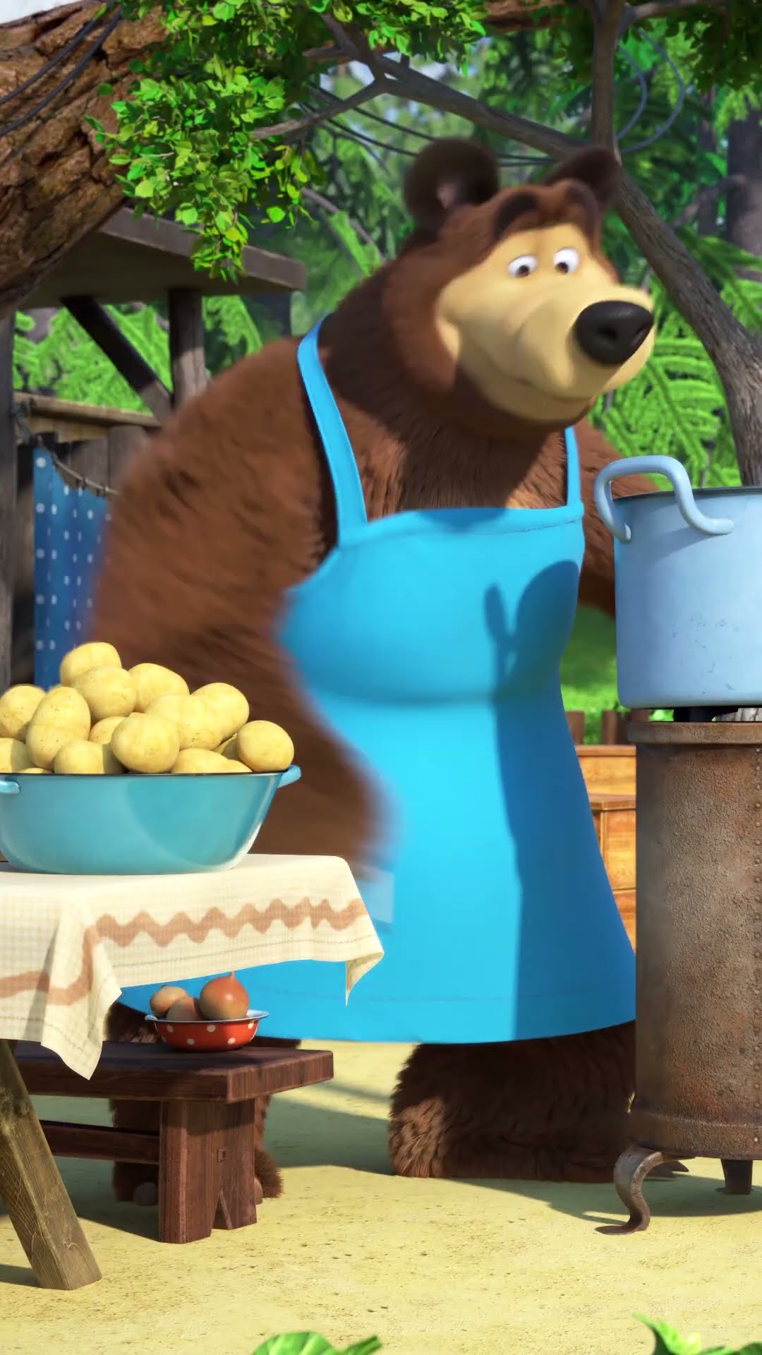 Koca Ayı ne pişiriyor? ??? #shorts #ÇorbaSevdası #maşakocaayı #bebekvideoları #kids