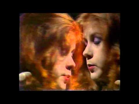 Kirsty MacColl &quot;Clock goes round&quot; 1981
