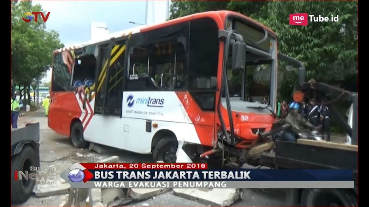 Diduga Supir Mengantuk, Bus Minitrans Koridor 9 Terguling - BIM 20/09