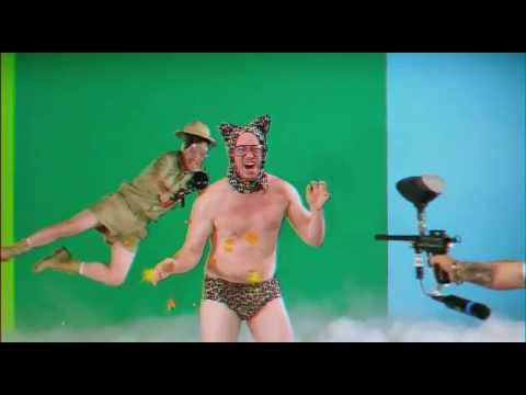 jackass 3 intro in anaglyph 3d REAL NOT FAKE