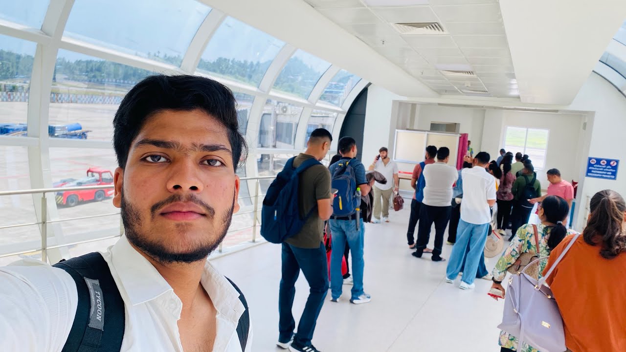 1 Saal Baad Ghar Ja Rha hu Family reaction🥹 Airport Par police Ne rok Liya 😰