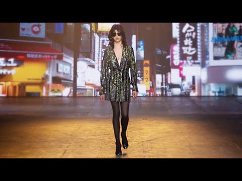 Video: Renee Zellweger flitste op Paris Fashion Week
