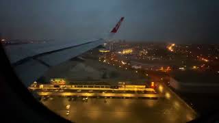 Air Asia Airbus A320 -216 Rainy landing in Kuching