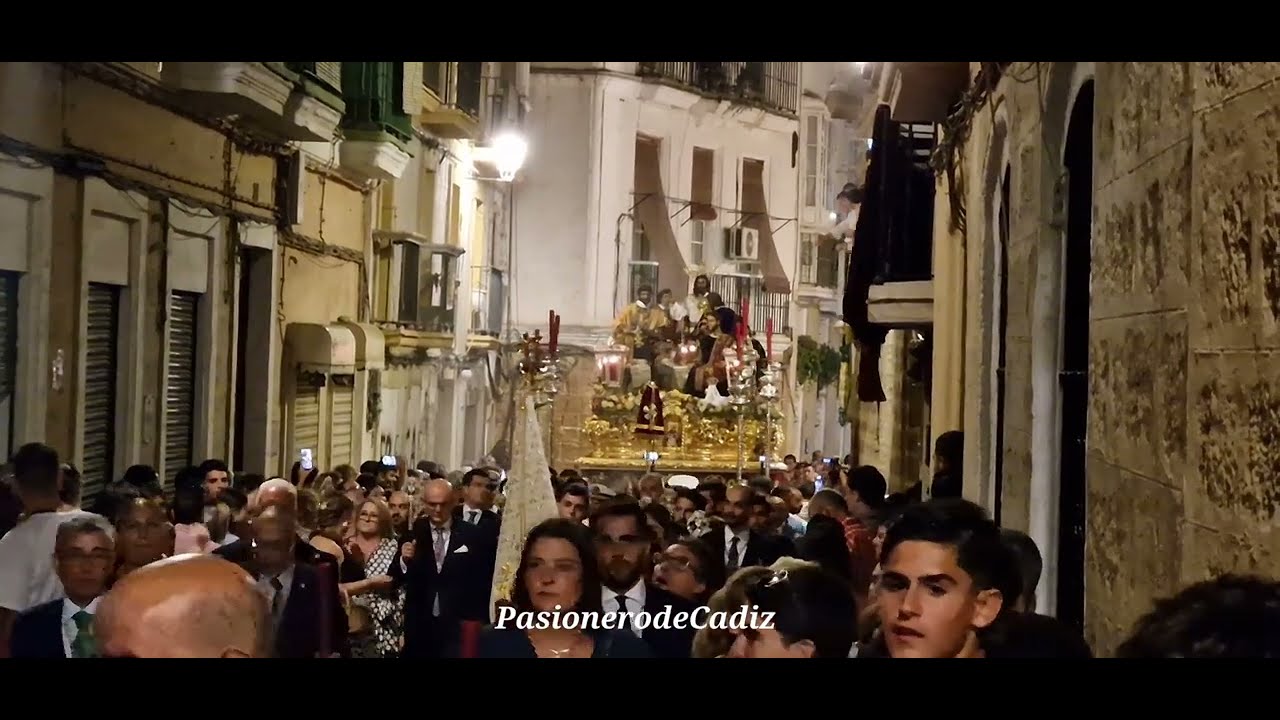 EXTRAORDINARIA SAGRADA CENA CADIZ | CALLE SOPRANIS | AM POLILLAS