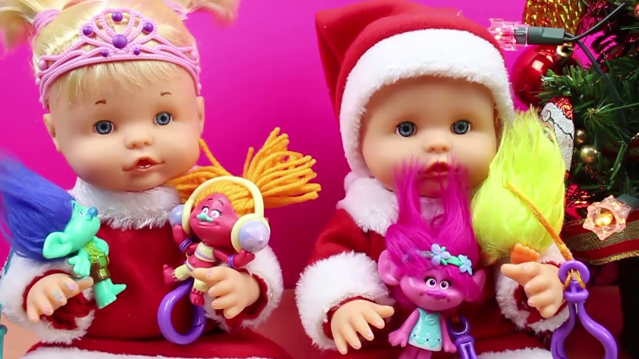 las bebes nenuco hermanitas traviesas abren sus regalos de navidad