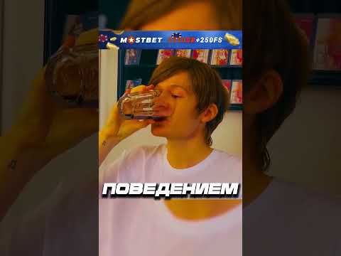 Он живет в ОБРАТНОЙ ПЕРЕМОТКЕ 🤯 #обзор #шортс #фильм