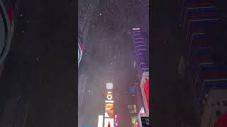 NEW YORK. Snowfall over Times Square. #timessquare #nycsnow #nyc #nycwinter #urbanwinter #snow