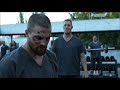 Arrow 7x01 oliver attacks prison inmates scene