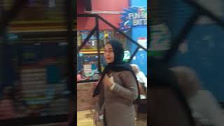 Bunda Main Boling Sama Anteu Yaya..