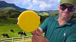 ELE VIVE NO ALTO DA SERRA TIRANDO LEITE E PRODUZINDO QUEIJOS PREMIADOS