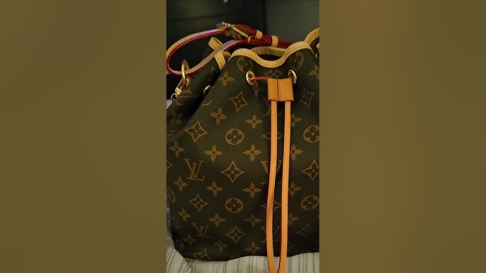 Preços baixos em Calças de Tamanho Regular Louis Vuitton para mulheres