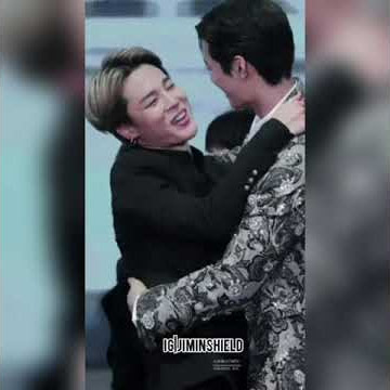 jimin giving a bigggggggggg hug to his other idol friend 😇😇😇😇