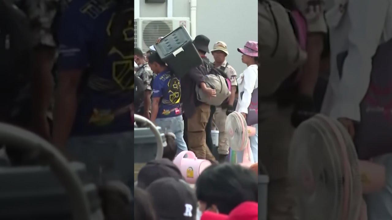 Cambodians Cross Thai Border To Return Home As Clashes Continue