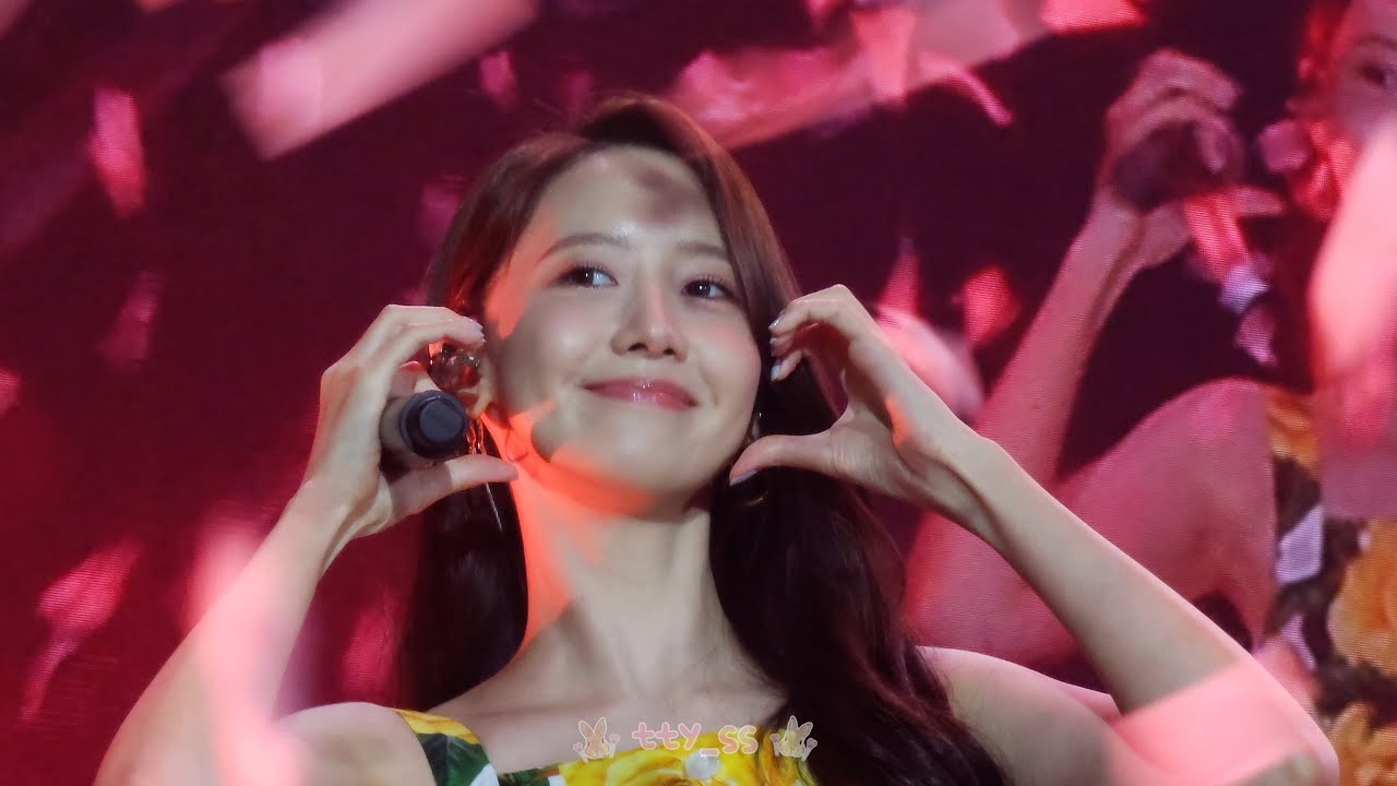 [4K] 240113 YOONA 윤아 - Deoksugung Stonewall Walkway 덕수궁 돌담길의 봄 @ Fan Meeting YOONITE in HONG KONG