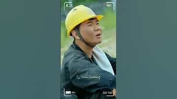 ملخص فيلم عامل بناء يتنمرون على بنته في المدرسة يعمل بجد لتعليم ابنته مع الاثرياء قصة مؤثرة 