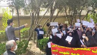 تجمع اعتراضی معلمان در قم با شعار معلم بیداراست از تعبض بیزار است
