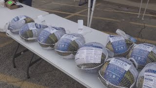 Midland church gives 250 turkeys to community for Thanksgiving