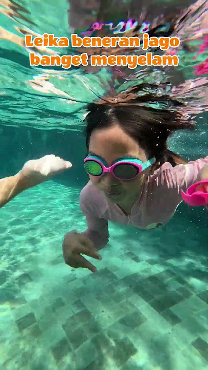 LEIKA IS REALLY GOOD AT SWIMMING AND DIVING 🤩 #leika #viral #shorts #trending #kids