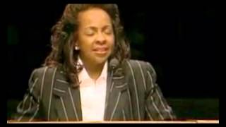 Video thumbnail of "To God be the Glory Gladys Knight"