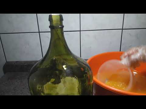 Vídeo: Como Fazer Vinho De Laranjas