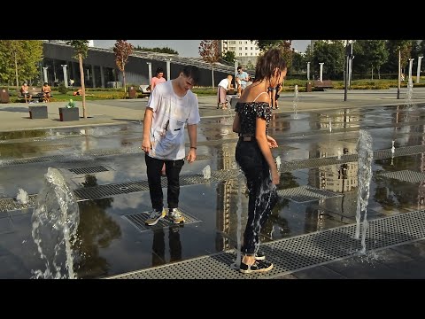 Funny splashes and wet joys for two ! / Веселые брызги и мокрые радости в фонтане на двоих !