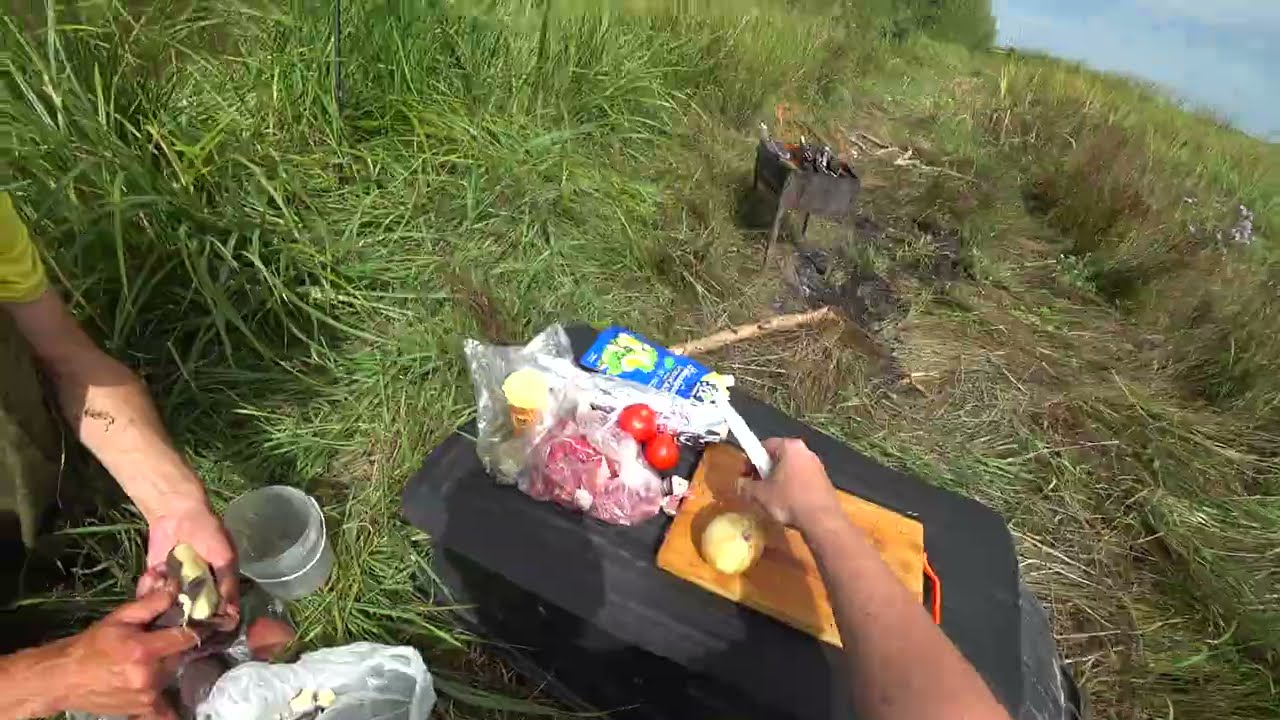 Заехали в такую глушь. Там караси больше сазанов.