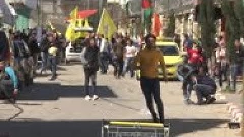 Palestinians clash with Israeli forces in Hebron