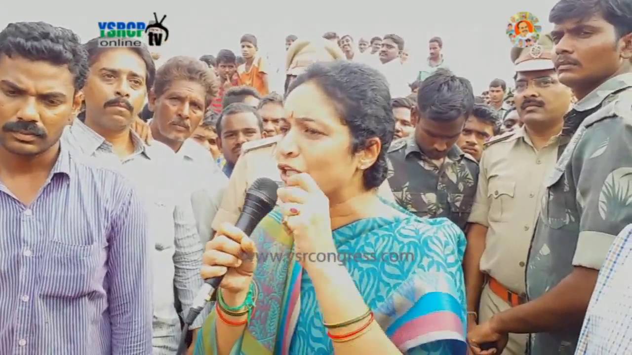 YSRCP MLA Gowru Charitha Reddy supports konda juturu People protest ...
