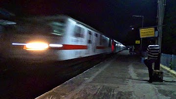 Dangerous Howrah - New Delhi Rajdhani Express devastated Dankuni at full speed