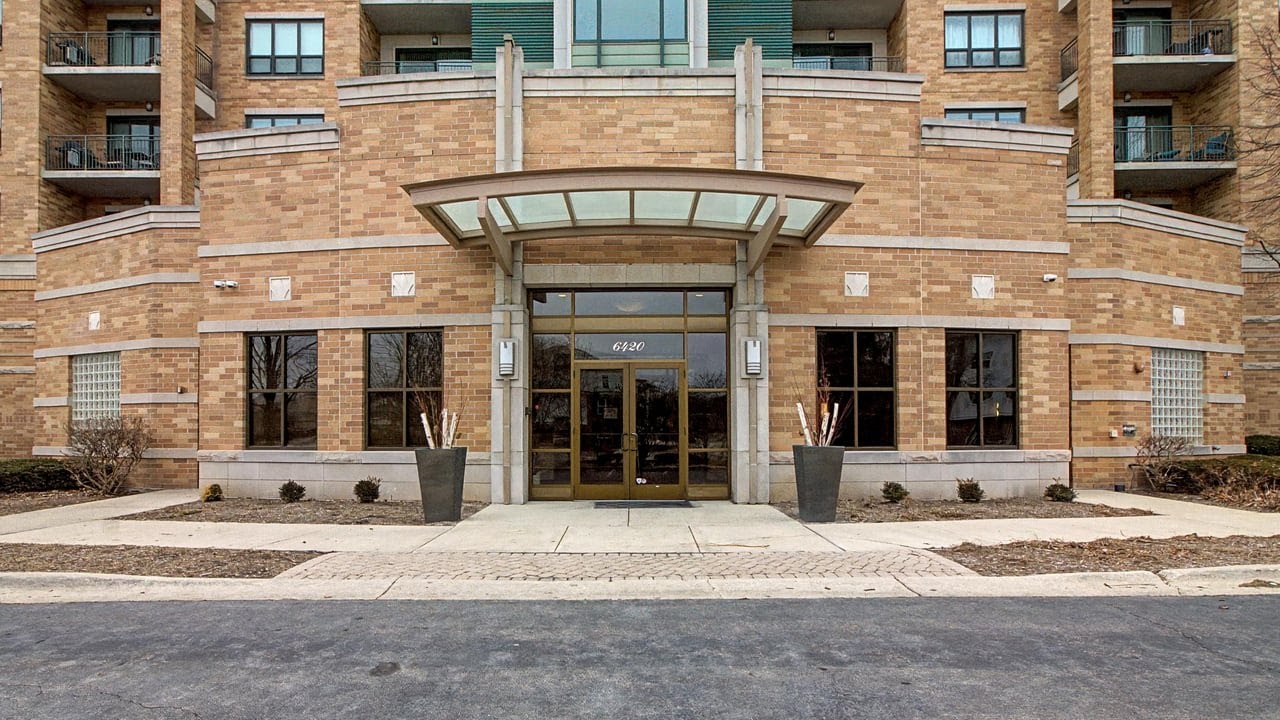 6420 Double Eagle Dr, Woodridge, IL