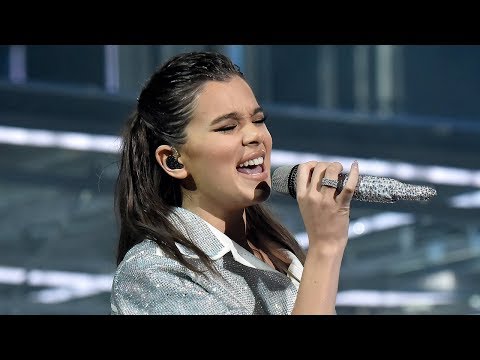 Hailee Steinfeld SHINES & Performs "Let Me Go" At 2017 AMAs With Florida Georgia Line