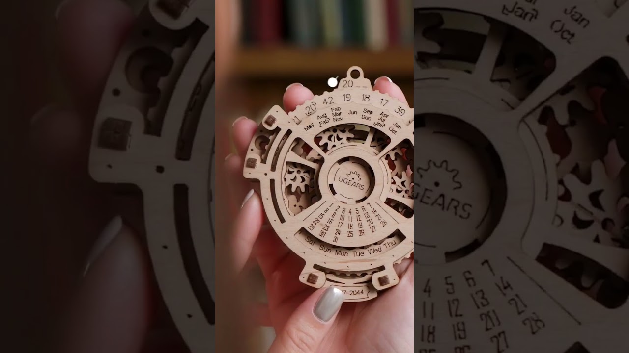 Date Navigator: a wooden mechanical calendar for years from 2017 to 2044. Assembles easily