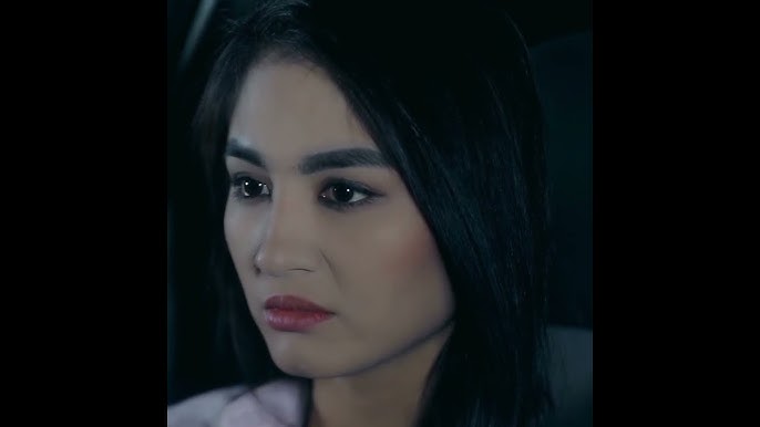 Dik ustida otirgan odamning yaqindan korinishi Aldashgan va jinsiy aloqada bolgan