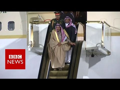 Saudi king's golden escalator gets stuck - BBC News