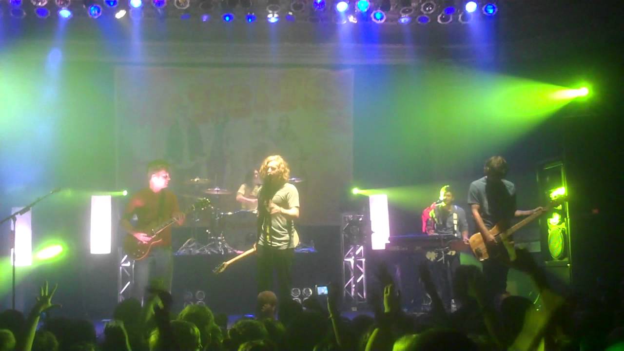 We The Kings - "Secret Valentine" LIVE