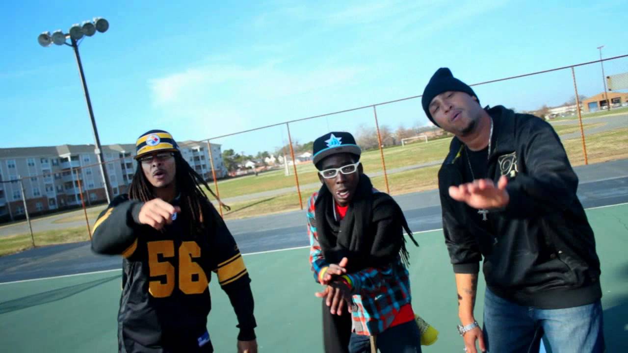 U-Neek featuring LaSean Knight & Yung Vessel "Who You Wit" G220 Remix